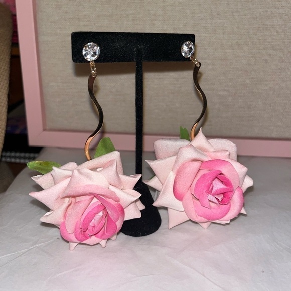 Nwot Pink rose drop earrings. - Picture 2 of 7